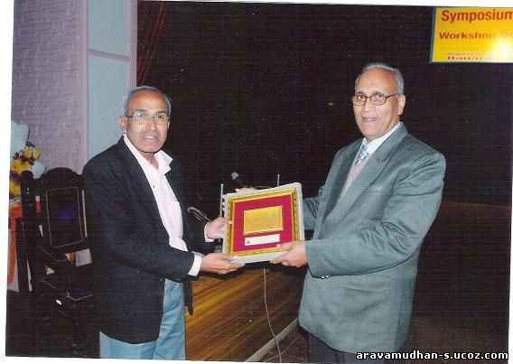 Dr. Aravamudhan receiving Momento from the Convener Prof. Mishra, after Chairing the Session: Click on image for enlarged view